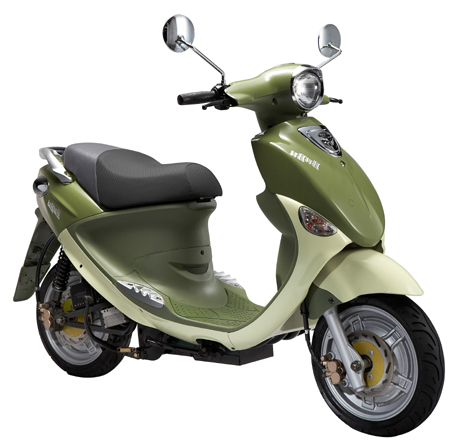 The classically styled E-BUBU electric scooter has a dual-battery system.