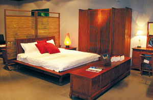 he bedroom ensemble from Yung Shing features Oriental fusion, mixing classical and modern flavors.