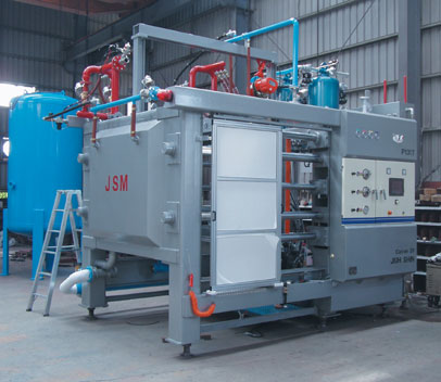 Automatic vacuum molding machine (double density) developed by Jiuh-Shin.