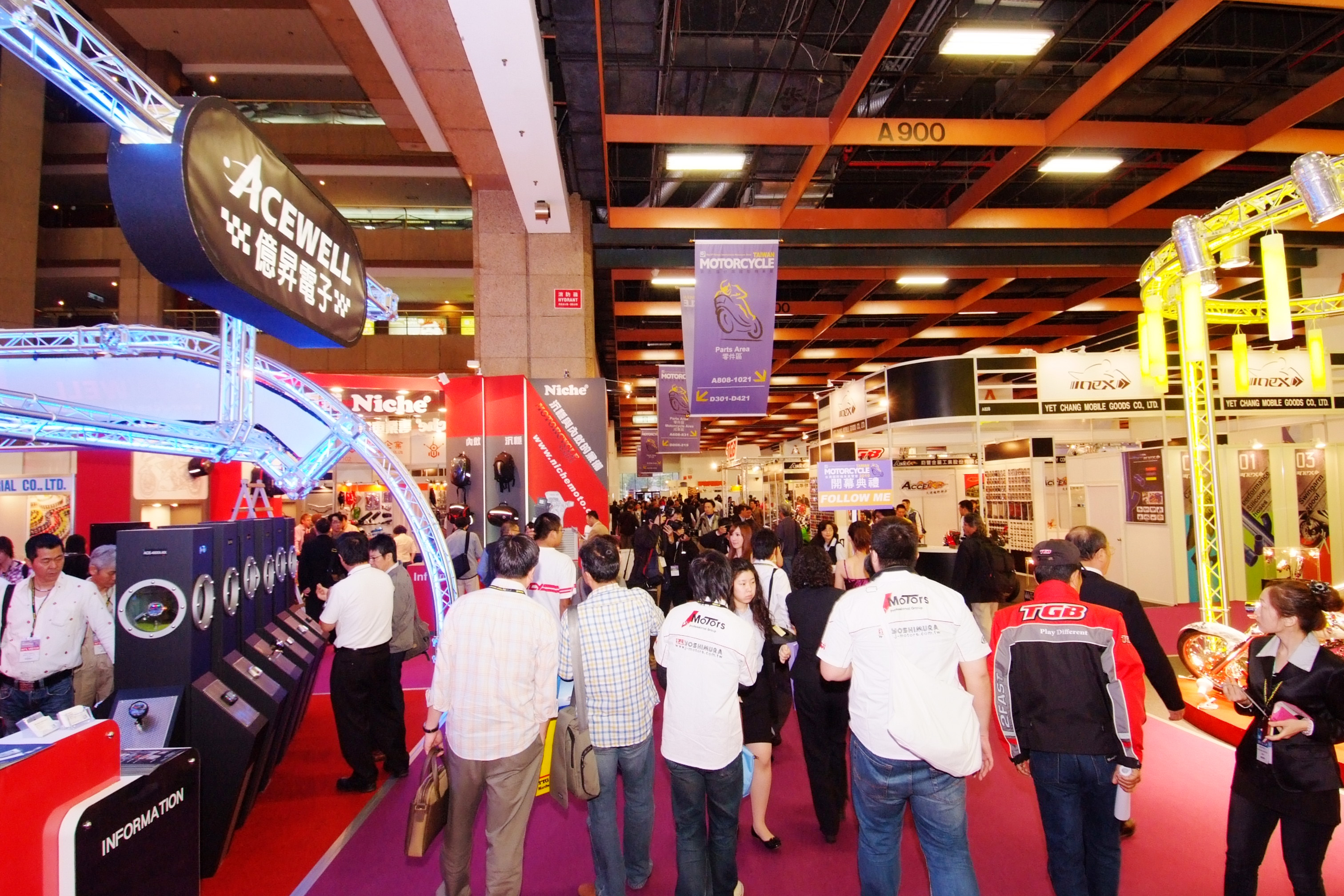 Visitors crowd into the motorcycle show at TWTC Exhibition Hall 1.