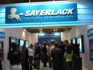 The booth of Renner Sayerlack, the largest producer of paints for wood products in Latin America and show sponsor, was overwhelmed with visitors.