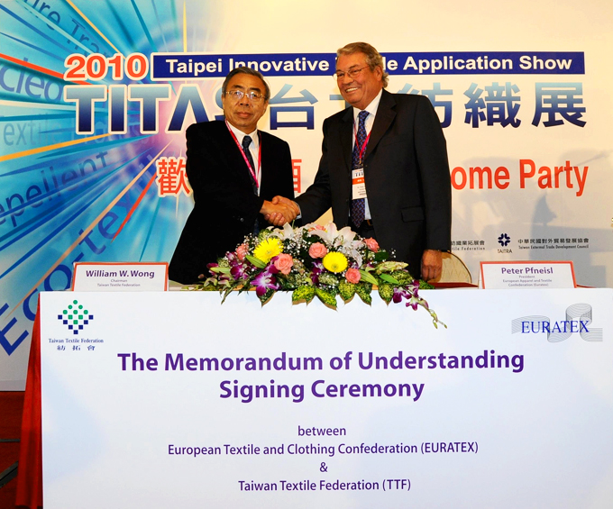 TTF chairman William Wong (left) shakes hands with EURATEX chairman Dr. Peter Pfneisl after signing MOU.