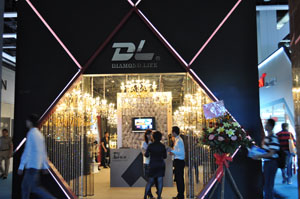 Diamond Life promotes D.L.-branded and Olanies-branded chandeliers.