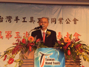 H.C. Lee, chairman of Deamark Ltd., shared his 50 years of experience in the hand-tool trade in Taiwan and China.