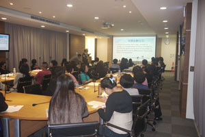 The attentive audience listens to Lee’s lecture at the CENS head office in Taipei.