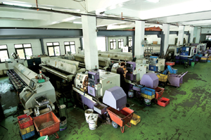 Yong Yen is equipped with more than 40 CNC lathes, plastic extrusion machines, and other kinds of equipment.