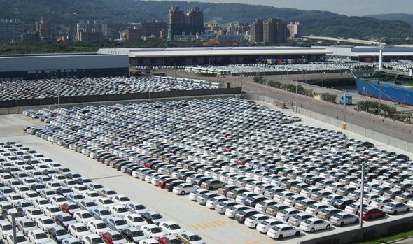 Kuozui has been Taiwan’s largest exporter of assembled cars for many years. This photo shows the firm’s vehicle export preparation center in northern Taiwan.