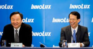 Innolux chairman Duan Xing-jian (left) and president J.C. Wang. (Photo by: UDN)