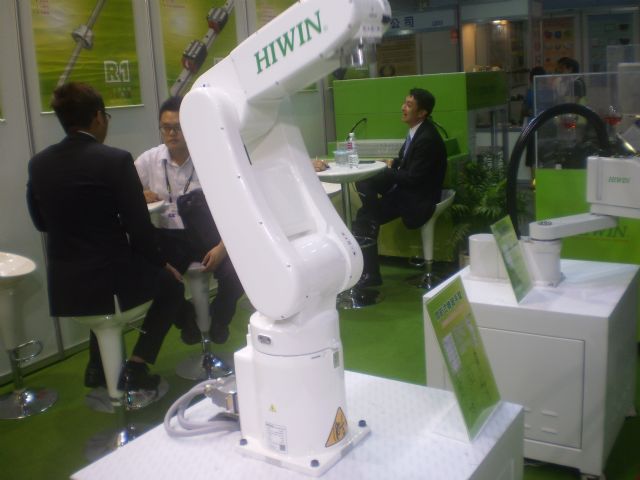 Hiwin’s articulated robotic arm has rugged profile, compact exterior and great dexterity.