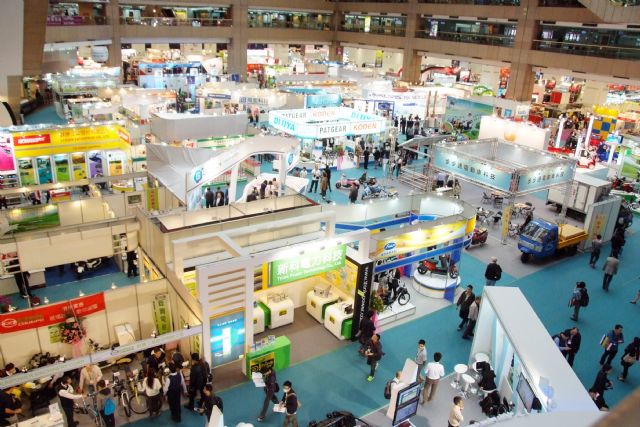 The 2015 5-in-1 mega show sets a record as the largest held in Taiwan with 1,401 exhibitors manning 3,816 booths.