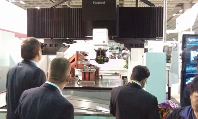 Taiwan's machine-tool exports drop in Jan.-May this year. (Foreign buyers shown looking at machine tools at a Taipei international machine tool show.)