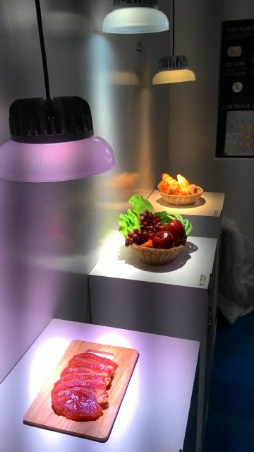 Lustrous's Bartender LED modules in lighting fixtures project vivid lighting effect on merchandise like food. 