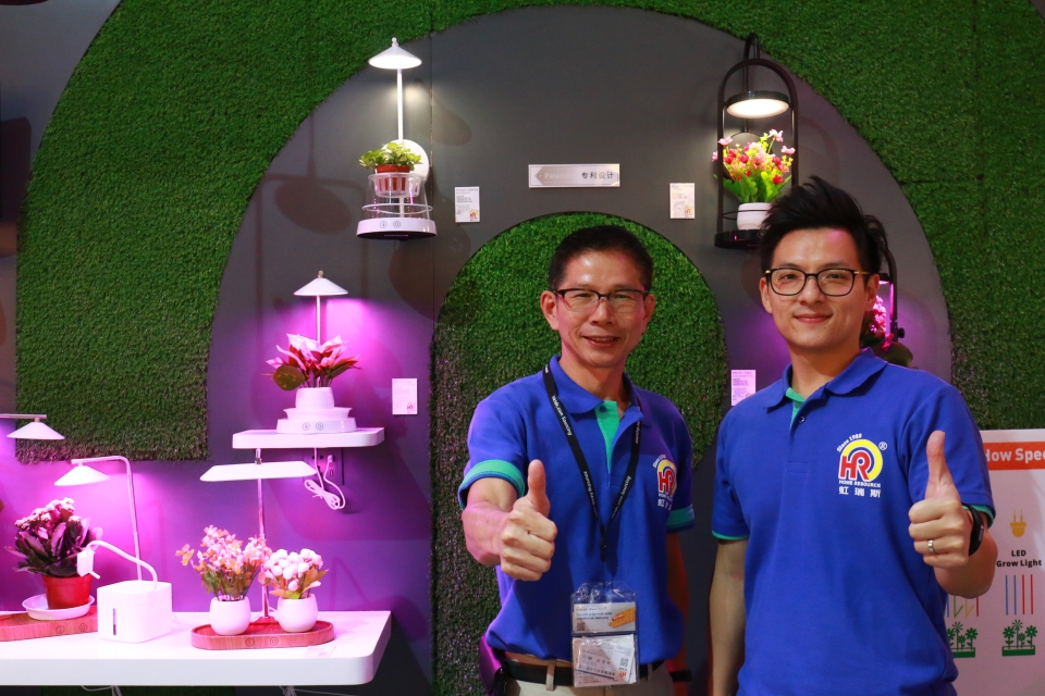 偉聖國際有限公司特別為今年的香港秋燈展重新設計自家產品，推出小巧、符合美感及功能的植物照明。(CENS.com)