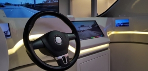 走進光寶科技2019 CES展區，結合智慧駕駛艙，智能汽車應用事業部展出旗下核心產品－抬頭顯示器。記者鄒秀明╱攝影