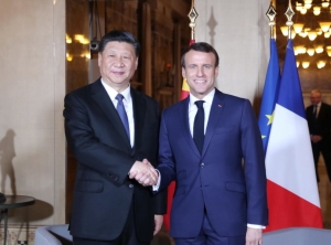 法國總統馬克宏（右）和中國大陸國家主席習近平（左）將簽署一項協議，內容提到巴黎氣候協定「不可逆」。 （新華社）
