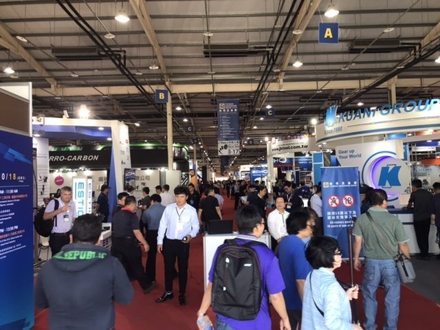 The trade fair is crowded with many global visitors(photo provided by Ralph Yang)