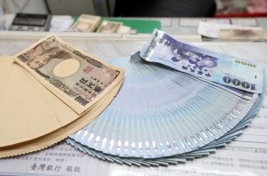 Taiwanese Dollar Slightly Depreciates 0.49% in Q1</h2>