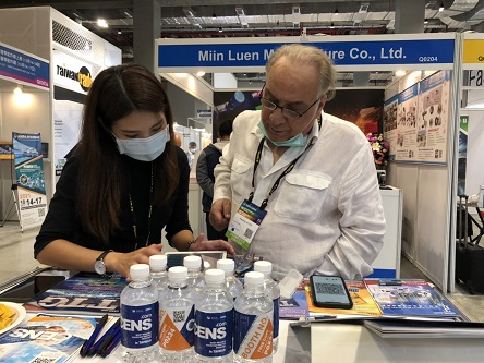 Many visitors have found CENS’ online sourcing platform helpful in their procuring process. (Photo taken by Hsiao Yung-le)
