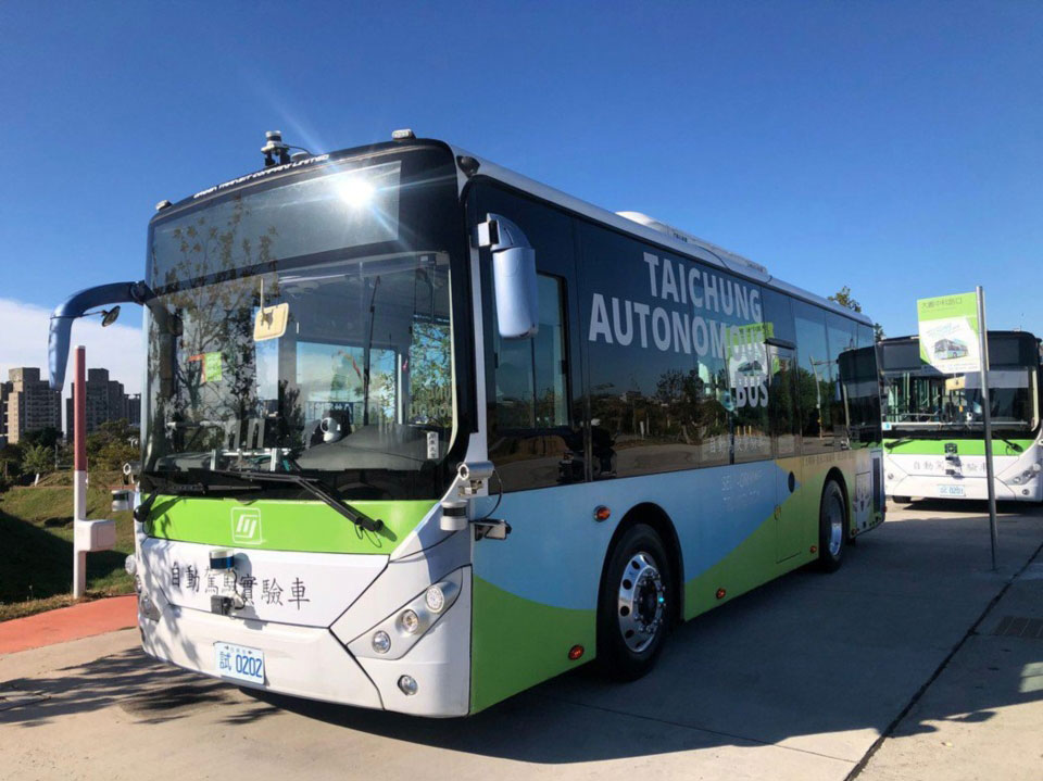 ITRI is working with the Taichung City Government and Taiwanese firms to develop self-driving public buses. (Photo courtesy of ITRI)