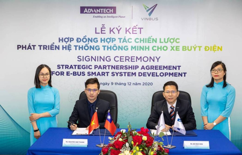 左起VinBus副總經理Nguyen Van Thanh、研華越南子公司總經理Do Duc Hau。研華/提供
