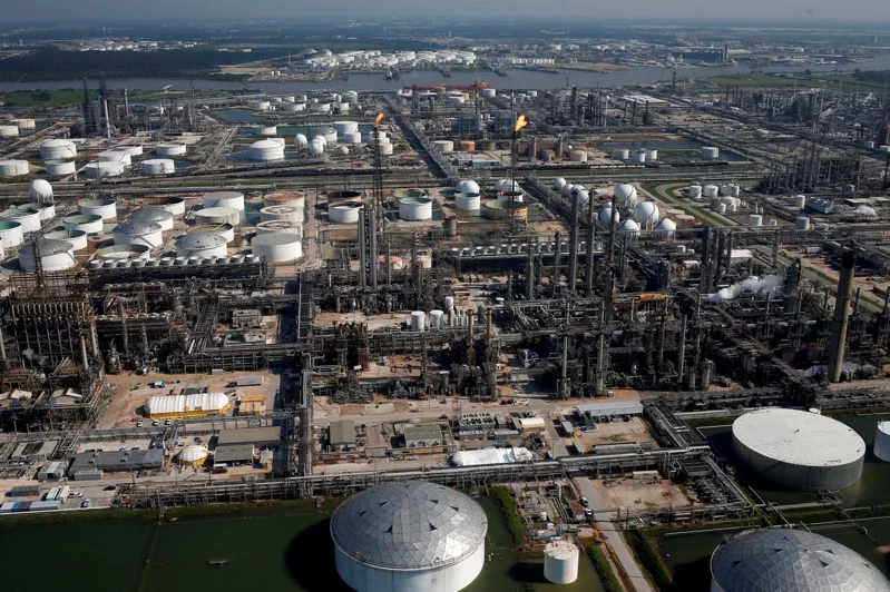 图为壳牌石油在美国德州的炼油厂区。图档来源：联合报系／路透