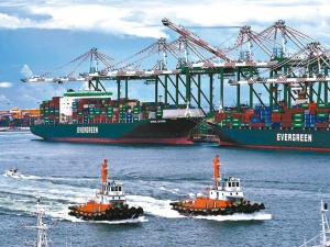 全球主要港口6月準點率全都低於四成，遠低於過去的七成水準。貨攬業者表示，7月主要港口準點率恐怕更低，貨櫃輪高運價短期很難改變。圖檔來源：聯合報系資料照