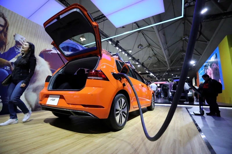 Lithium iron phosphate batteries to dominate EV market in 2024: TrendForce</h2>