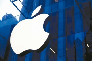 外电最新消息披露，苹果将把Apple Car委由iPhone长期代工伙伴鸿海生产，锁定售价10万美元（逾新台币290万元）的高阶市场，首款Apple Car最快2024年底至2025年发表。图档来源：联合报系／路透

