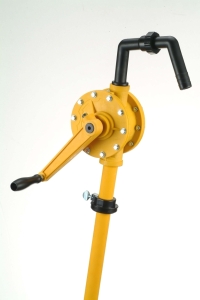 Hand/Manual Plastic Rotary Oil pump can freely rotate from 0° to 360º. (Photo courtesy of Jaan-Huei)