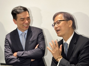一年一度的2023 Touch Taiwan即将于4月19日开展，左为Touch Taiwan主办单位台湾显示器产业联合总会（TDUA）理事长柯富仁，右为TDUA副理事长杨柱祥。记者马瑞璇／摄影