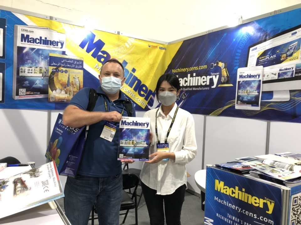 Economic Daily News/CENS presented the September edition of the Taiwan Machinery magazine at the TaipeiPLAS 2022, drawing interest from a diverse range of buyers. (Photo courtesy of CENS)
