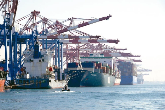经济部将于明（20）日发布今年10月外销订单金额统计。图为高雄港货柜码头。 （联合报系资料库）