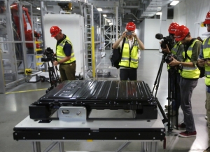 特斯拉（Tesla）在美國內華達州Sparks電池廠安排媒體參訪的檔案照片。 美聯社