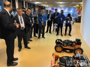 雲林科技大學今天舉辦智慧機器人學程成果展。記者陳雅玲／攝影