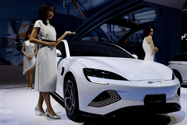 大陸電動車龍頭比亞迪2023年全年新能源車銷量為302萬輛，超額完成此前制定300萬輛的目標。（路透）