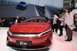 市场研究公司 Rho Motion 表示，全球2月销量较去年同期微增3%，主要是受中国农历新年庆祝活动的影响。图为中国电动汽车比亚迪的电动汽车「汉」车款。（新华社资料照）