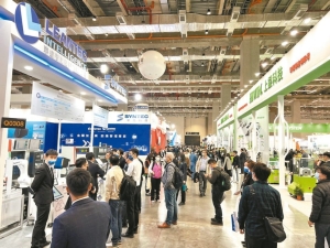被視為今年工具機產業景氣重要指標的「台灣國際工具機展」，將於今（27）日起一連五天，此圖為上屆展覽盛況。黃奇鐘／攝影