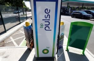 英國石油（BP）的電動車充電部門BP Pulse傳出已裁撤10%人力，並一口氣退出八國市場。 路透