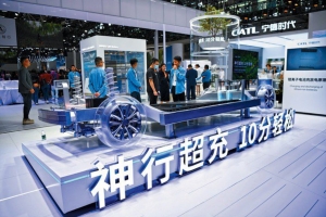 2023年11月的廣州車展上，寧德時代展示汽車電池模型。中通社