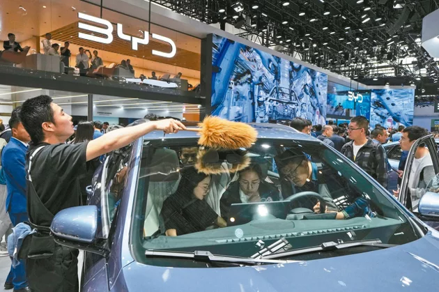 欧盟执委会贸易主管瓦尔迪斯．东布罗夫斯基斯透露，欧盟执委会对中国大陆电动汽车补贴的调查正在取得进展。 (美联社)