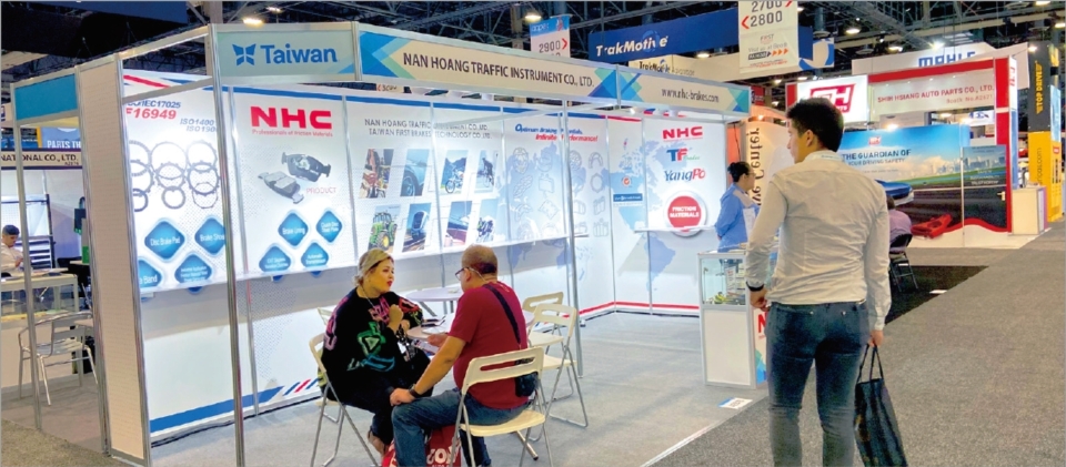 Nan Hoang exhibits a wide range of products, offering professional services for international buyers at the AAPEX in the USA.
(Photo provided by Nan Hoang)