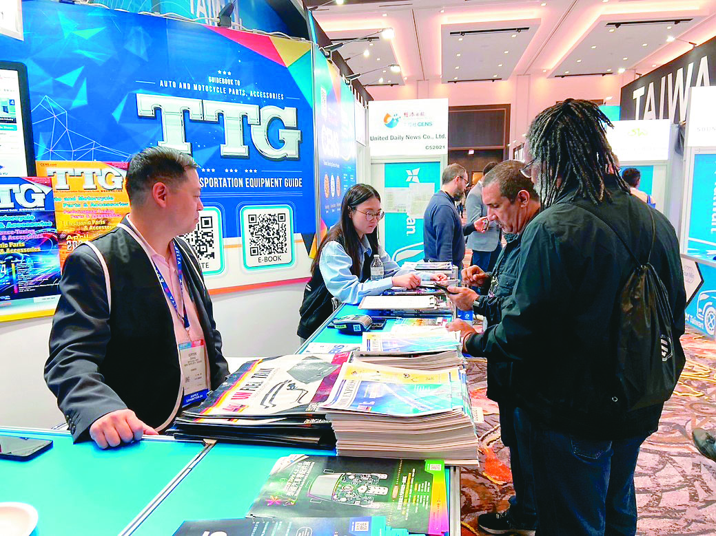 The Economic Daily News/CENS booth showcased professional industry publications, including the Taiwan Transportation Equipment Guide (TTG), Taiwan Hand Tools, and Taiwan Industrial Suppliers (TIS), which have become essential references for buyers.
(Photo courtesy of United Daily News Group)