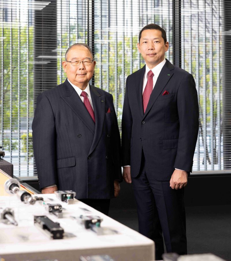 Mr. Akihiro Teramachi, Chairman and CEO of THK, and Mr. Takashi Teramachi, THK’s President and COO. 
(Photo courtesy of United Daily News Group)
