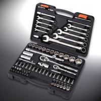 Socket wrench sets & sockets