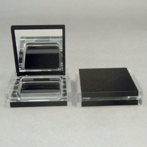 Eyeshadow container with magnet on the lid