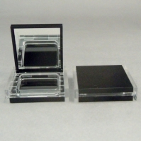 Eyeshadow container with magnet on the lid