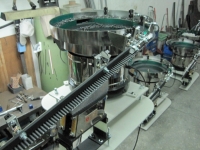 Vibrating screw feeder