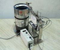 Vibrating material feeder