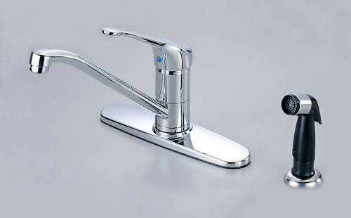 Single handle kitchen faucet with side spray