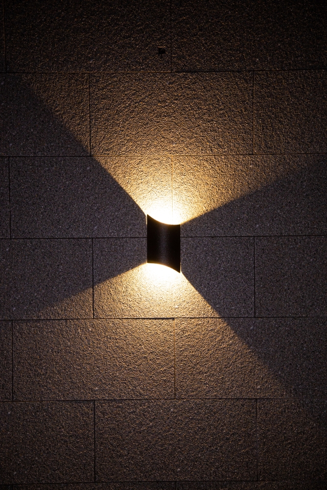 WALL LIGHT